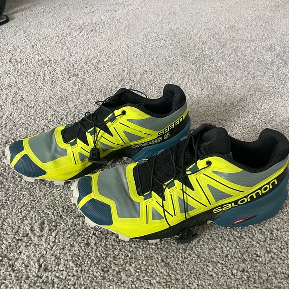 Salomon men’s trail running shoe - Picture 1 of 5